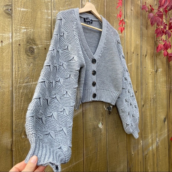 Grey Balloon Sleeve Cropped Cardigan Sweater 🌿 - Picture 4 of 9